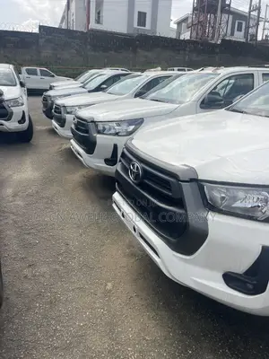 New Toyota Hilux 2025 Black