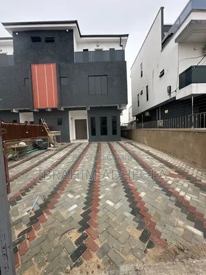 4bdrm Duplex in Millennium, Millenuim/UPS for sale