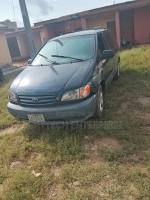 Toyota Sienna LE 2002 Blue