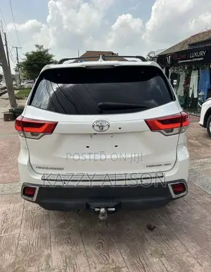 Toyota Highlander Limited 4x4 V6 (3.5L 6cyl 8A) 2017 White