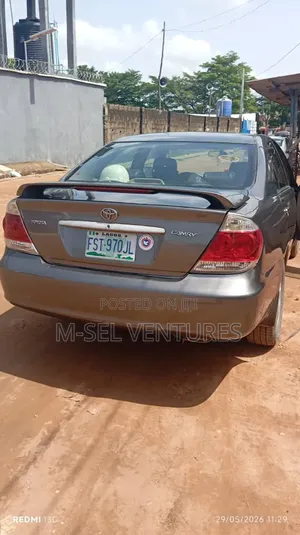Toyota Camry LE 4dr Sedan (2.4L 4cyl 5A) 2005 Gray