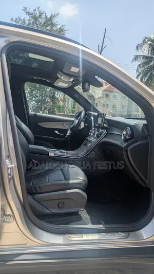 Mercedes-Benz GLC-Class 2019 Beige