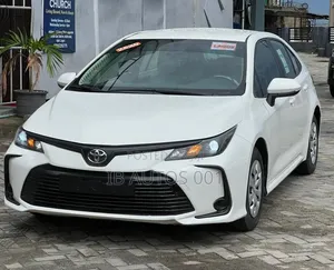 Toyota Corolla XLE 2020 White