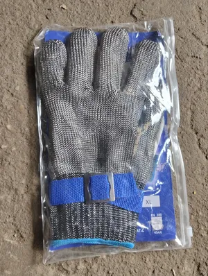 Chain Hand Glove