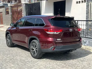 Toyota Highlander XLE V6 4x2 (3.5L 6cyl 6A) 2016 Burgundy