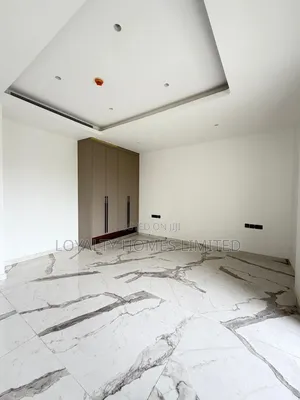 5bdrm Duplex in Banana Island for sale