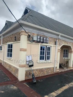 Furnished 2bdrm Block of Flats in Zone 15 Adeleke, Olorunda-Osun
