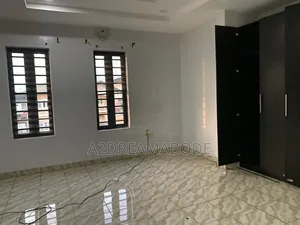 4bdrm Duplex in Magodo Phase 1 for rent