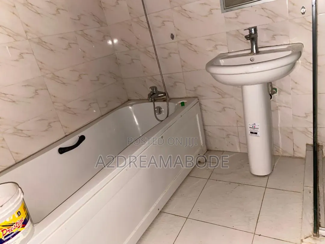 4bdrm Duplex in Magodo Phase 1 for rent