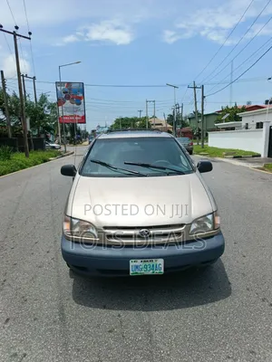 Toyota Sienna LE 2001 Gold