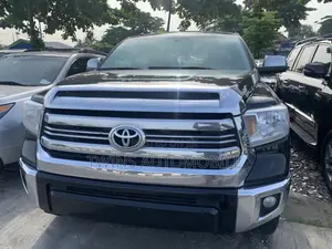 Toyota Tundra 1794 5.7L V8 w/FFV 4x4 CrewMax 5.6 ft. box 145.7 in. WB