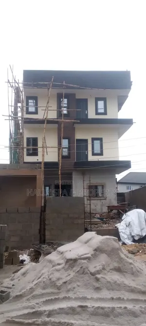 3bdrm Block of Flats in Gbagada for sale