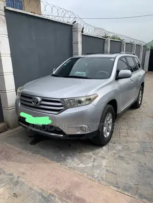 Toyota Highlander Hybrid 2013 White