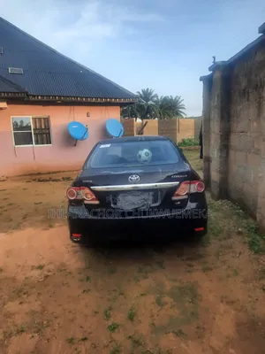 Toyota Corolla LE 4dr Sedan (1.8L 4cyl 4A) 2013 Black