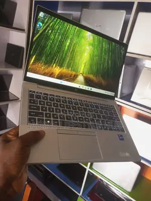 Laptop HP EliteBook 830 G8 8GB Intel Core i7 SSD 1T