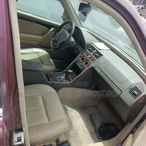 Mercedes-Benz C200 2000 Red