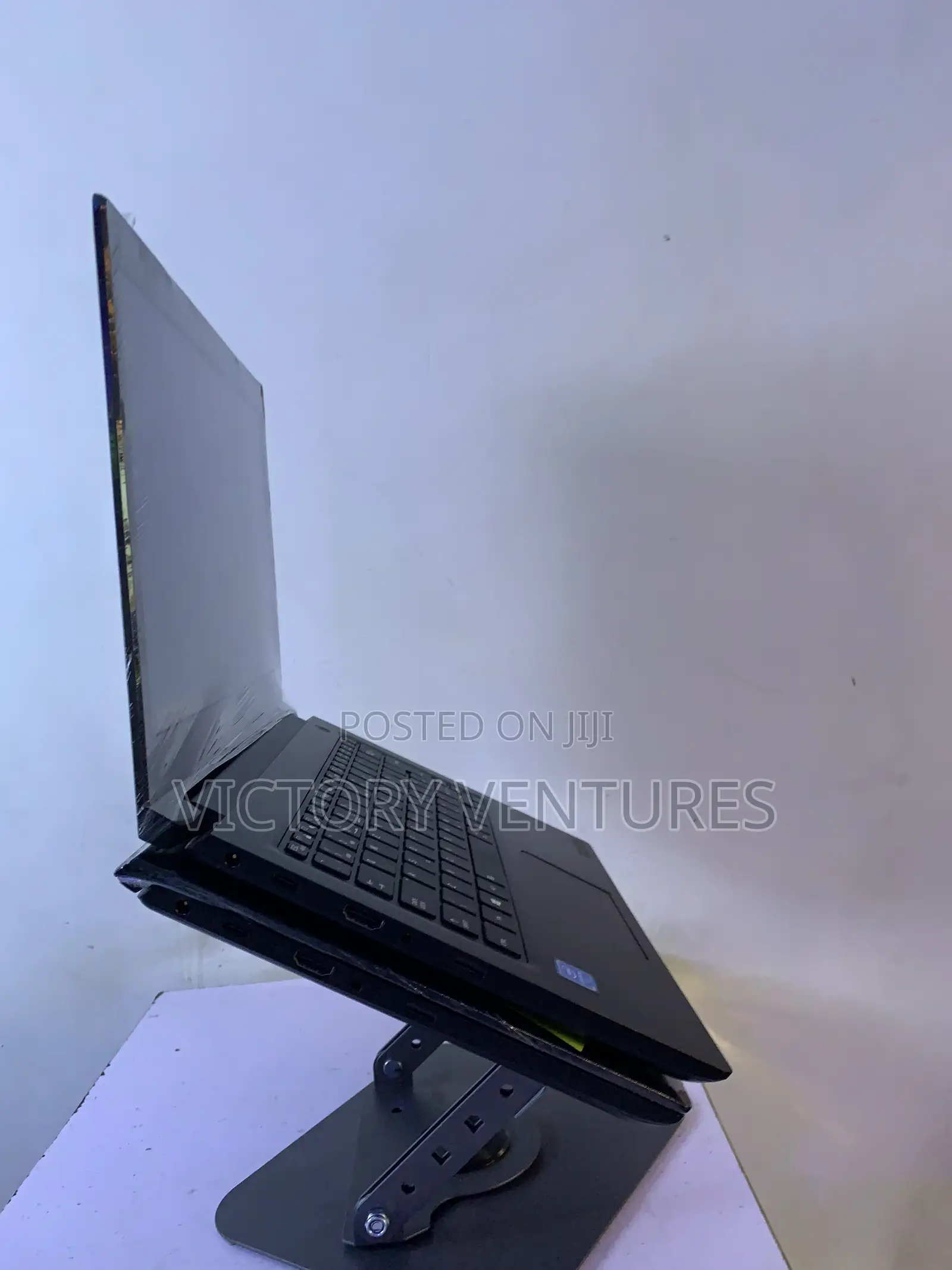 Laptop General Dynamics 4GB Intel Celeron SSD 128GB