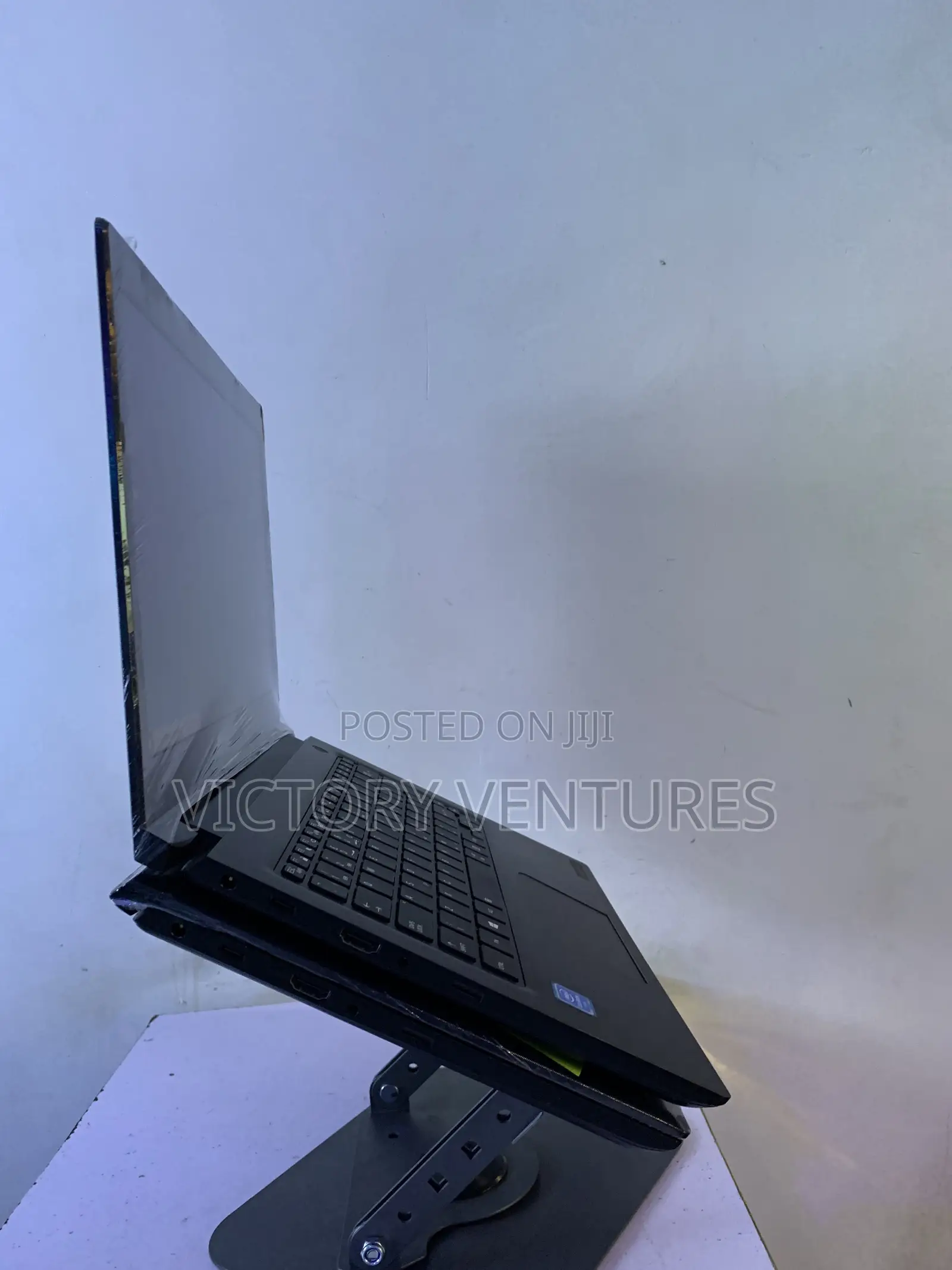 Laptop General Dynamics 4GB Intel Celeron SSD 128GB