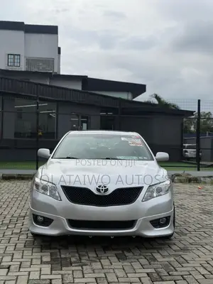 Toyota Camry SE V6 4dr Sedan (3.5L 6cyl 6A) 2012 Silver