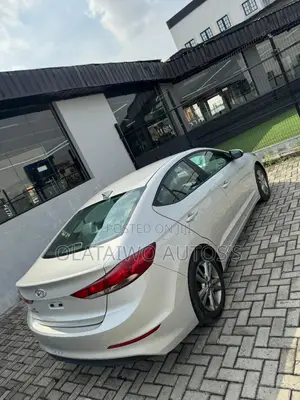 Hyundai Elantra ECO Sedan FWD (1.4L 4cyl 7A) 2017 Silver