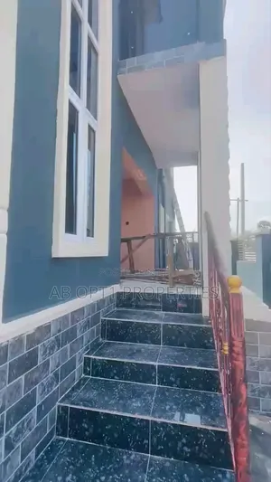 3bdrm Block of Flats in Irhirhi, Airport Rd, Benin City for rent