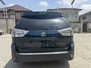 Toyota Sienna SE 8 Passenger 2011 Blue