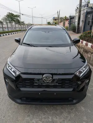 Toyota RAV4 XLE Premium FWD 2019 Black