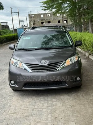 Toyota Sienna XLE 7 Passenger Mobility 2012 Gray
