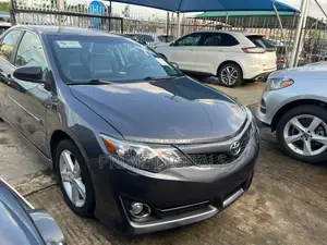 Toyota Camry SE 4dr Sedan (2.5L 4cyl 6A) 2013 Gray