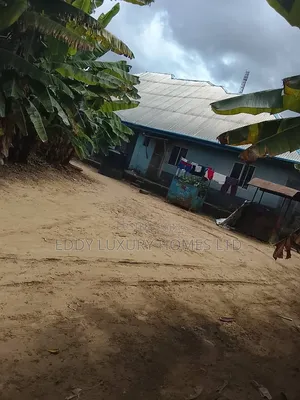 8bdrm Block of Flats in Ikot-Ekpene Rd, Uyo for sale