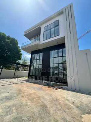 5bdrm Duplex in Banana Island for sale