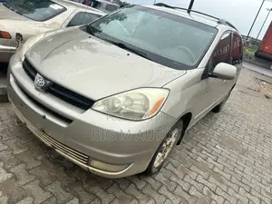 Toyota Sienna LE AWD 2005 Gold