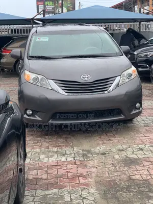 Toyota Sienna XLE 7 Passenger Mobility 2012 Gray