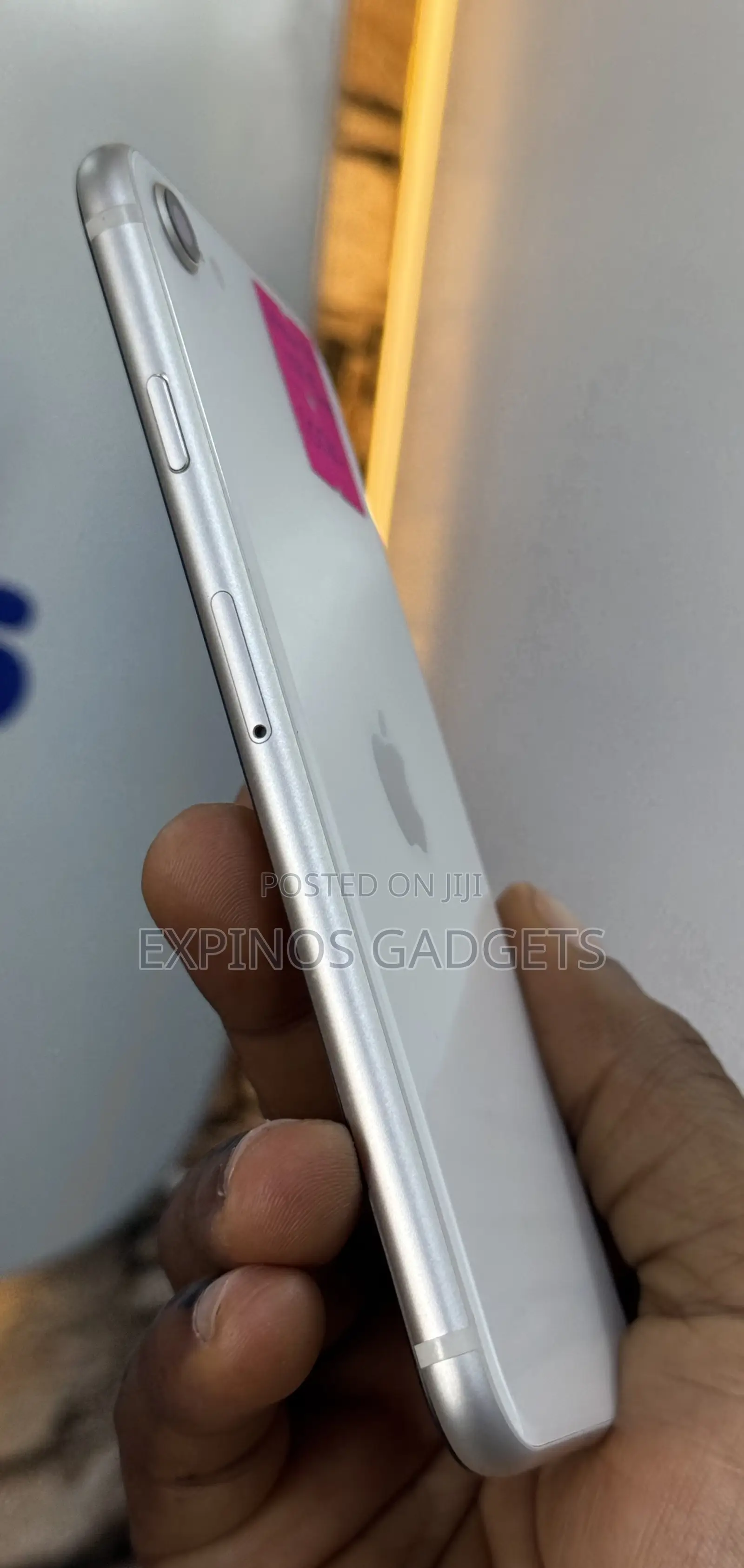 Apple iPhone SE 128 GB White