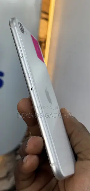 Apple iPhone SE 128 GB White