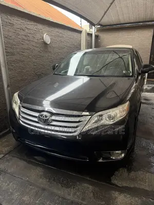 Toyota Avalon Limited Sedan FWD (3.5L 6cyl 6A) 2012 Brown