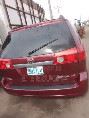 Toyota Sienna 2005 Red