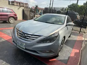 Hyundai Sonata Limited Sedan FWD (2.4L 4cyl 5A) 2010 Silver
