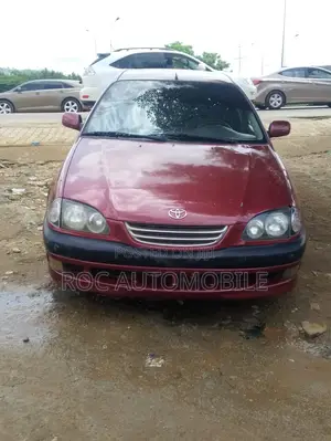 Toyota Avensis 2005 Red