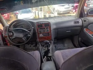 Toyota Avensis 2005 Red