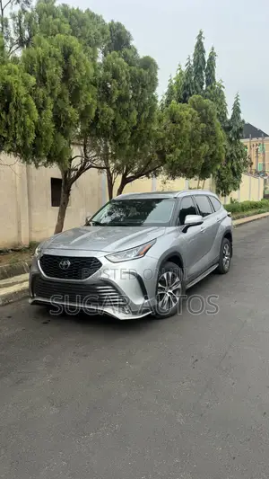 Toyota Highlander XSE 2022 Silver
