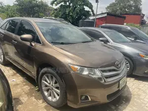 Toyota Venza 2010 Gold