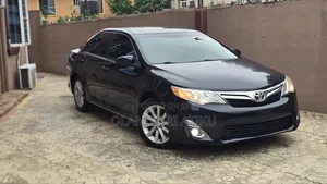 Toyota Camry XLE 4dr Sedan w/Prod. End 11/13 (2.5L 4cyl 6A) 2014 Green
