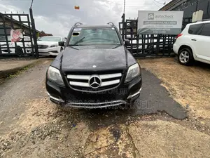 Mercedes-Benz GLK-Class Base GLK 350 4dr AWD 4MATIC (3.5L 6cyl 7A) 2015