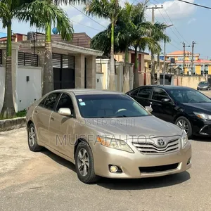 Toyota Camry LE 4dr Sedan (2.4L 4cyl 5A) 2009 Gold