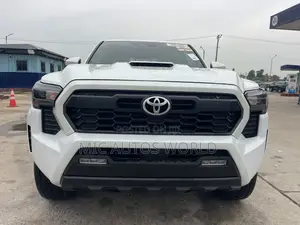 Toyota Tacoma 2024 White