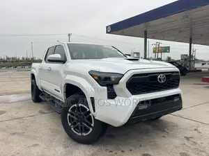 Toyota Tacoma 2024 White