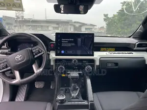 Toyota Tacoma 2024 White