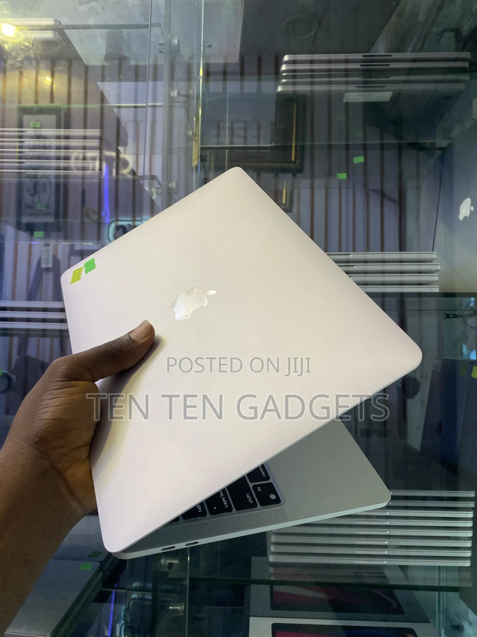 Laptop Apple MacBook Pro 2020 16GB Apple M1 SSD 512GB