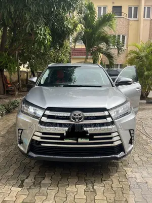 Toyota Highlander LE 4dr SUV AWD (3.5L 6cyl 6A) 2014 Silver